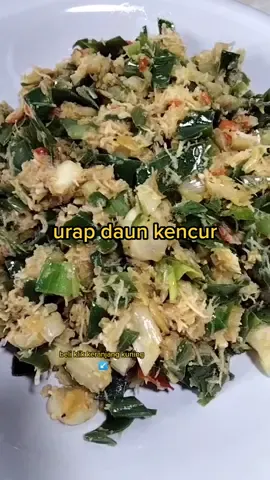 enak bangetttt 🤤 bagus juga buat kesehatan 👍#urapdaunkencur #masakdaunkencur #daunkencur