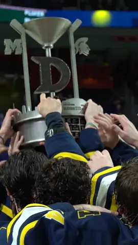 5 straight trophy wins feels pretty great🏆〽️  #beatstate #duelinthed #goblue