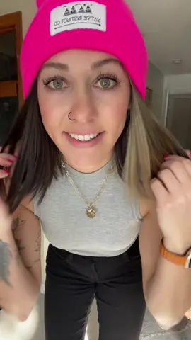 This outfit gives me cool girl vibes 😍 #todaysoutfit #coolgirloutfit #beanieseason #valentinesdayfit