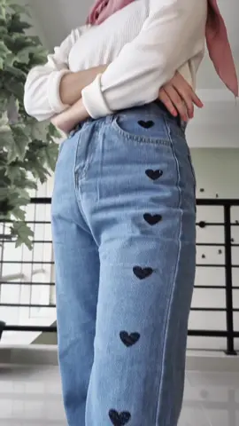 J18 DENGAN LOVE BORDIR BUKAN SABLON BESTIE 🤗🥰 #celanakulot  #ideaoutfit  #jeanschallenge  #kulothighwaist  #outfit #outfitideas  #jeanswanita  #jeanslove #jeanshighwaist #riviewjeans  #fyp