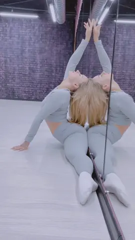 Move slow #шпагат #поперечныйшпагат #растяжка #школашпагата