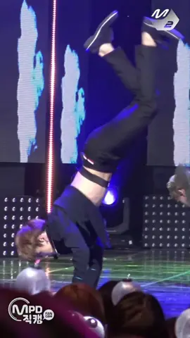 AYUDAAA, Jungkook haciendo el paso de Rauw desde 2016 😳 #bts #btsarmy #jungkook #rauwalejandro #jeonjungkook