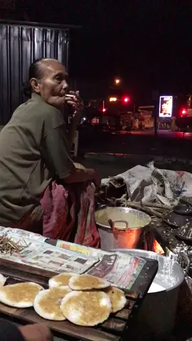 Jajanan yg wajib dicari setiap pulang kampung😁