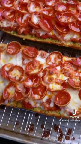 Y’all gotta try this garlic bread pizza 🤩 #cooking #food #FoodTok