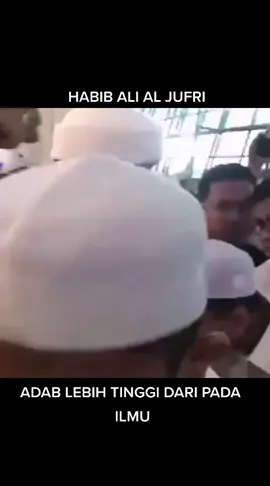 adab ulama ketika bertemu seorang bertatto.. #adab #akhlak #habibalialjufri #habib