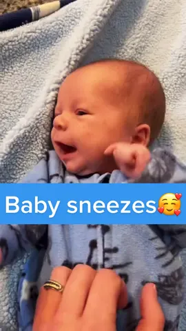 I can’t stop watching this❤️#newborn#4weeksold#MomsofTikTok#babycoos#cutebaby#babysneeze
