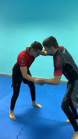 Новый болевой на ногу 🔥😎Знакомьтесь — это мой отец и тренер по грэпплингу и ММА. Решетников Андрей Викторович.