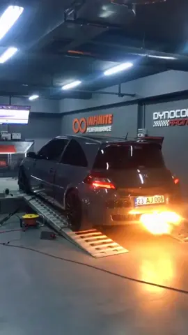 On sort le lance flamme 🔥🔞🇫🇷Mégane 2 rs🇫🇷#viral #pourtoi #fyp #carsoftiktok #renault #renaultsport #megane #meganers #megane2