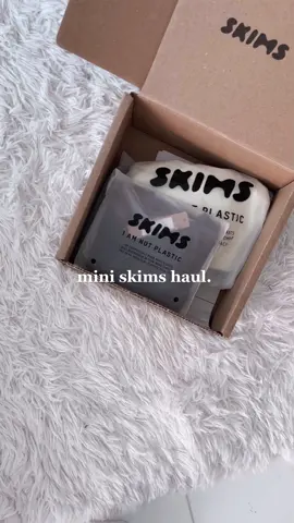 very excited about my @SKIMS okay🥲 #fyp #foryoupage #foryou #skims #haul