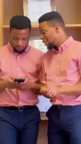 Who else smiled all through?🥰 please tell us who is holding d phone? #theodigiebrothers #fyp #twins #foryou #viral #LinkBudsNeverOff #trend #xyzbca