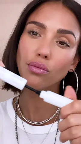 Celebrating #NationalLashDay early 😍🎉 Whether I’m doing the most or the least - I’m fasho wearing @honest #mascara 💯 These before & afters…!!