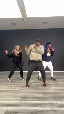 @_dance12neptune (DC) you did your thing with this one! Also love dancing in this trio @allisonholkerboss