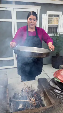 Y yo bien feliz con el humo de mi fogon, un poco de humor feliz viernes🤣🤣🤣😂👌🏻🪵🔥#fyp #parati