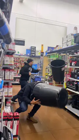 I’m BACK! This man thought he was getting jumped! Sorry I look a mess, wanted to give y’all some REAL content!