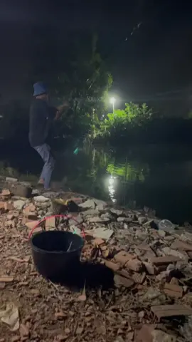 Chính em còn không biết thì làm sao họ biết