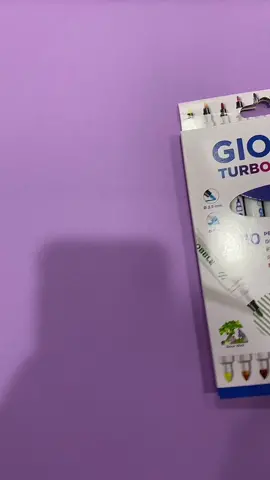 Due pennarelli in 1 #giottoturbo #giottoturbodobble con doppia punta per colorare con due spessori di tratto! #cancellerialover #cancelleriafiga