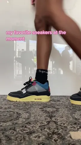 I love shoes. maybe one day I’ll be good at transitions🙂 #fyp #MakeItGucci #girlsinsneakers #sneakerhead #jordans #dunks #reseller