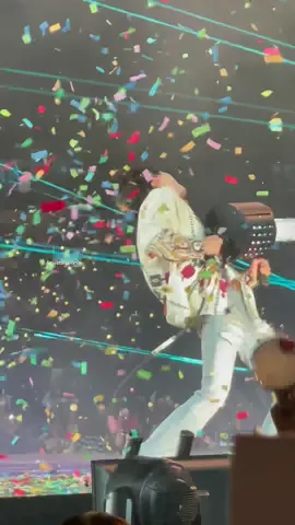 Mi percador favotito 🥺🎣 #jin #진 #seokjin #ptd #fyp #foryou #bts #kpop #방탄소년단 #confetti #ptdladay1 #btsarmy