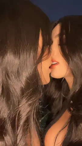 Ahora uno con mi geme 😬🙈 @caroserranomod #Love #BestFriends #kiss #🏳️‍🌈