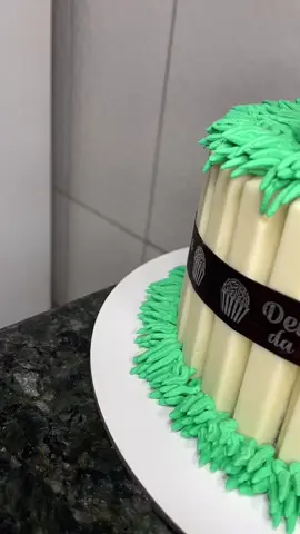 🎂🥰#bolo #dedicação #confeitaria #amorpelaprofissão #amorpelaconfeitaria #confeiteira #chantilly #aniversário #barrinhas #moto #puxoucortoueraspou