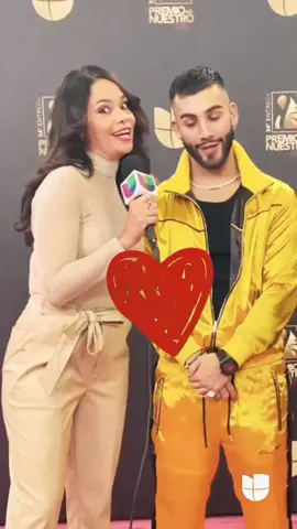 @sireymoran no pudo con los nervios por estar cerquita de @Manuel Turizo 😅🙈 ¿alguien como ella? #PremioLoNuestro #latinmusic