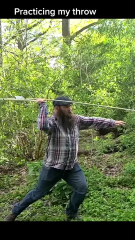 Throwing a stoneage throwing spear also known as an atlatl. #altatl #craftofthepast #survival #bushcraft #tiktoklearn