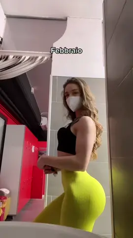 💪🏼 #femalebodybuilder #neipertee #GymTok #fakebody