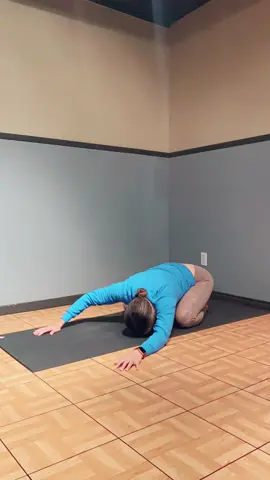 The magic of #Yin 🧘🏽‍♀️🤍 #yinyoga #yinyogateacher #yinisin #bernieclark #yinyang #yogaasana #chinesemedicine #stillness #yogaposes #yoga #mindful