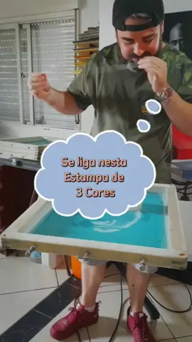 Estampa com 3 cores Cinza forte, Cinza médio e Branco. #camisetas #reels #serigrafia #silk #silkscreenprinting #silkscreen #trend #rock #serigrafía