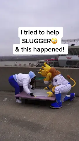 Who’s did you see first??💙 @sluggerrr #MaiselChallenge #ShowUsYourDrawers #ice #kcroyals #slugger #icethrowing #royals #fun #baseball