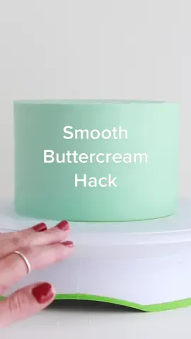 Here’s how to get an extra smooth buttercream finish ✨ #smoothbuttercream #frostingcake #buttercream #cakehack #bakinghack #cakedecorating #cakehacks