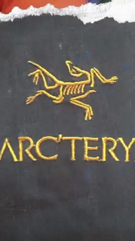 J’ai testé Arc’teryx, la nouvelle marque outdoor à la mode 🤔 Vidéo complète sur ma chaîne Youtube 👀 @laroutineyt #arcteryx #streetwear