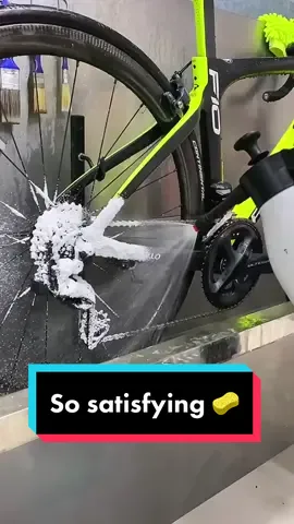 Sooooo satisfying! 🧽😍 @CAR.wash #fypシ #foryou #satisfying #oddlysatisfying #satisfyingvideo #satisfaction #bike #cleaning #beautytips #skiing