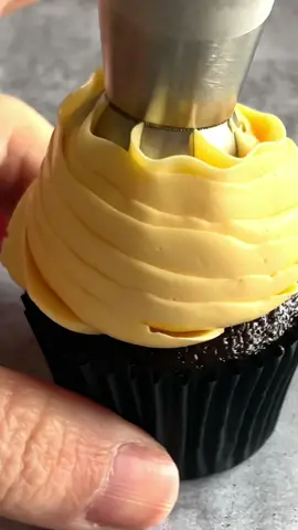 russian tip 102, 3 ways💛 #cupcakes #piping #russianpipingtips #fyp #yellow  #foodtherapy