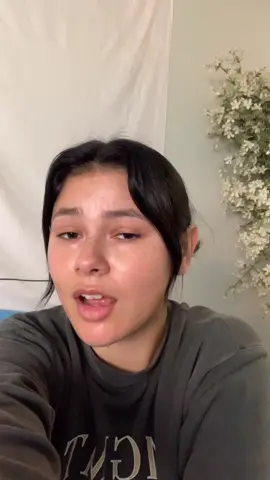 enhancing my freckles with @thehennaplug it looks so natural i’m obsessed 😍