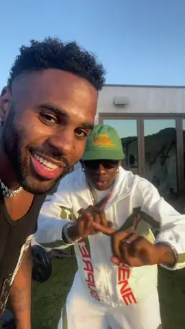 So @jasonderulo taught me how to dance today 🤣🤷🏾‍♂️ #calmdownchallenge