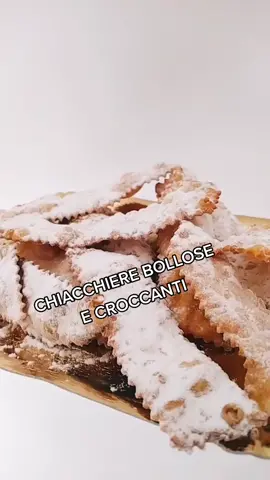Ma la volete la ricetta di queste Chiacchiere di Carnevale bollose e super croccanti?!? 😋😋 #ricette #ricettenapoletane #viral #neiperte #greenscreen