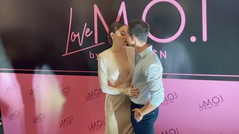 CS Hồ Ngọc Hà hôn môi chồng Kim Lý tại sự kiện #bimatvbiz #chumchum #popsww #hongocha #kimly