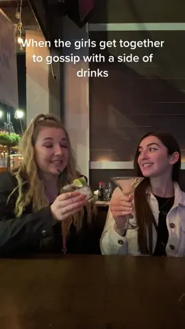 Drinks help with the ambiance 🍸@jayphizz @jukeboxjacey #purrr #girlsnight #martini #girltalk #girlgang