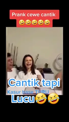 Prank lucu cewe cantik #prankpacar #prank #pranklucu #ronalde #KenanganHanyaUntukmu #videoprank #kenaprank #prankibu #prankmertua @RonaldeTok @RonaldeTok