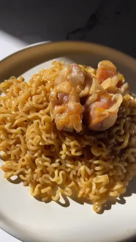 Level up natin ang pancit canton with siomai king pork siomai! #FOODIEPH #siomai #pancitcanton