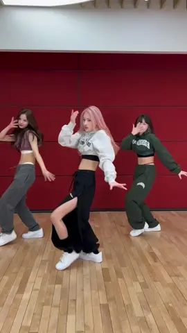 Watch out, baila baila baila💃🏻Watch it, how nice, how nice💃🏻#릴리 #설윤 #지니 와 함께하는#OOchallenge #OO챌린지 #오오챌린지#NMIXX_OO #NMIXX #엔믹스 #AD_MARE #OO