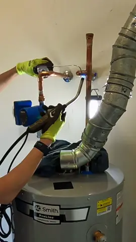 Quick water heater swap 😁🤙 #Plumber #Plumbing #Copper #Soldering #BlueCollar #HandTools #PositiveVibes #DIY #WaterHeater #Work #Home #BlueCollarBoysDoItBetter