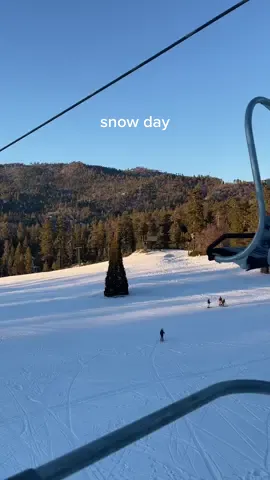 Snow Days make me so happy ✨ #snowboard #bigbear #minivlog