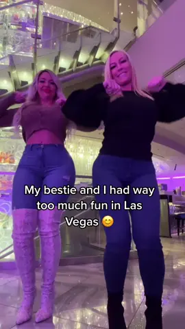 Guess what vegas hotel we are at ?  @calliebrooks100 @mellaniemonroe7