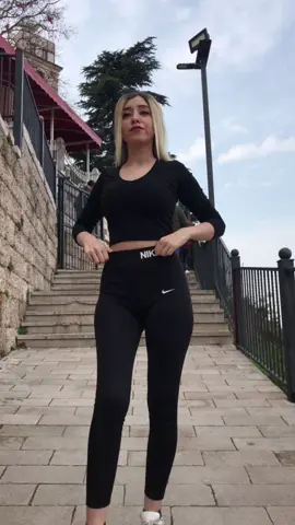 Arkadakiler nereye bakıyor acaba 😄