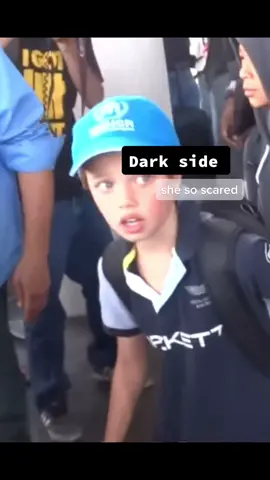 Shiloh so scared:((( she doesn’t understand 🥺#paparazzi #shilohjoliepitt #babyshi #shi #familyangelina #jolie #paparazzishiloh