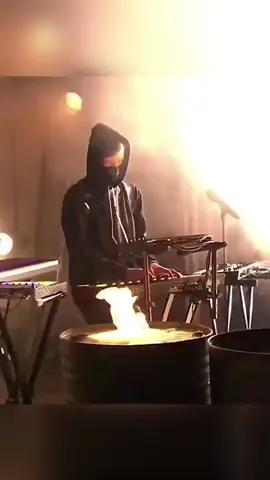 #edm_electronicdancemusic #alanwalker Alan Walker, K-391, Tungevaag, Mangoo - Play