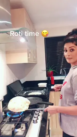 Roti time #roti #chapati #desi #punjabi #browntiktok #desitok #rotitok #viral #invention #fypシ #foryoupage #fyp #rotitutorial