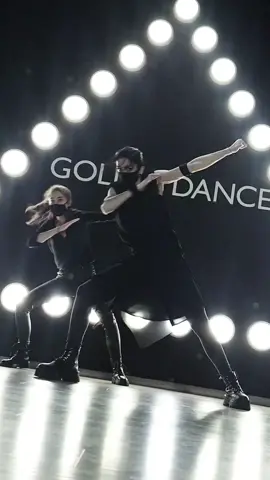 Ну хоряги стреев это любовь, поэтому нельзя ее не выложить, тем более мы с сенсеем даже засинхрониоись) не забывайте лайкать, комментировать) не дайте зачахнуть желанию делиться развитием #stay#straykids#straykidsstay#kpopcover#kpopdance#kpop#kpopcoverdancer#kpopcoverdance#coverdancerussia#godsmenu